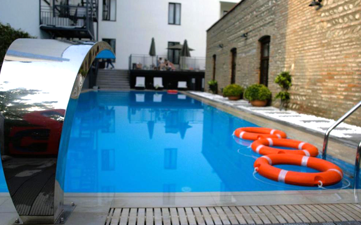 ნომერი 2 სტუმარზე საუზმით/საუზმის გარეშე, დახურული აუზი, საუნა, ფიტნეს სივრცე კახეთში