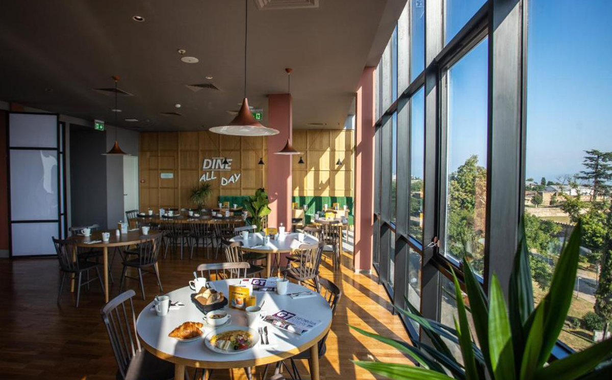 ნომერი 2 სტუმარზე საუზმით/საუზმის გარეშე, დახურული აუზი, საუნა, ფიტნეს სივრცე კახეთში