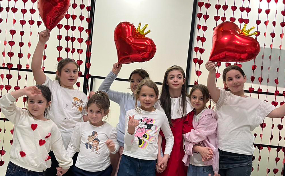 ჯადოსნური, შემოქმედებითი და განმავითარებელი დაბადების დღე 10 ბავშვზე