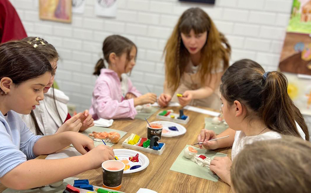 ჯადოსნური, შემოქმედებითი და განმავითარებელი დაბადების დღე 10 ბავშვზე