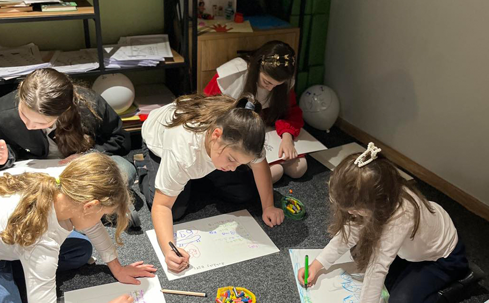 ჯადოსნური, შემოქმედებითი და განმავითარებელი დაბადების დღე 10 ბავშვზე