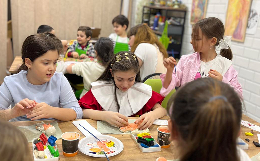 ჯადოსნური, შემოქმედებითი და განმავითარებელი დაბადების დღე 10 ბავშვზე