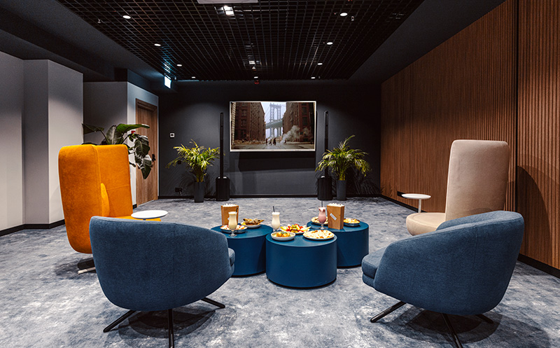 იქირავეთ დახურული სივრცე 6, 12 ან 18 სტუმარზე სასტუმროში