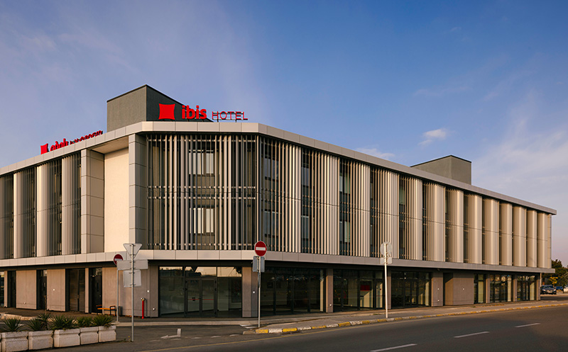 იქირავეთ დახურული სივრცე 6, 12 ან 18 სტუმარზე სასტუმროში