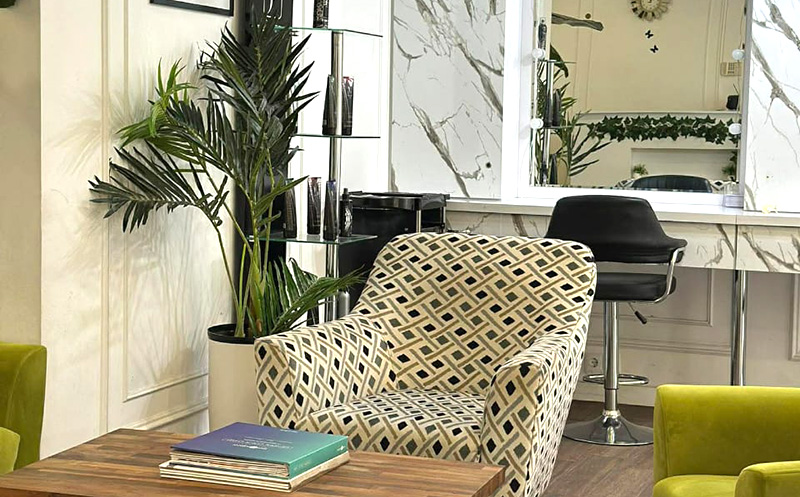 მანიკური ან პედიკური შილაკით მოწესრიგებით და გამაგრებით