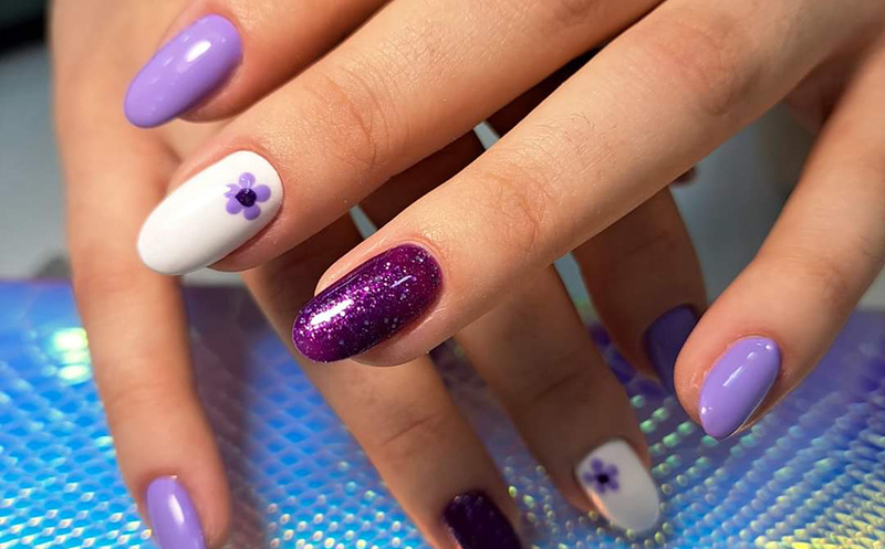 მანიკური ან პედიკური შილაკით მოწესრიგებით და გამაგრებით