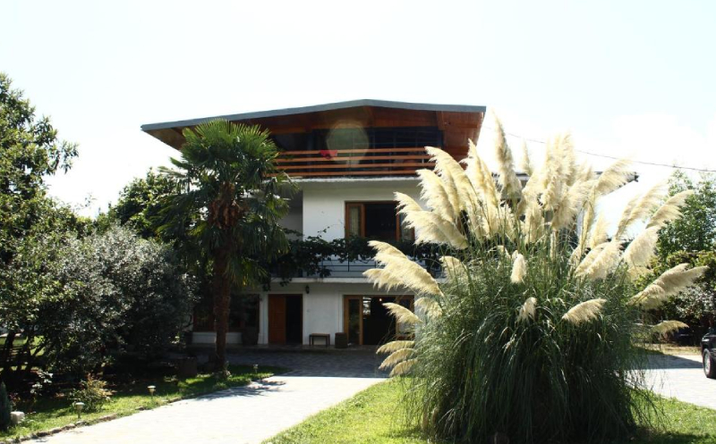 ყვარელში, ნომრები 2 სტუმარზე აივნით და ხედით