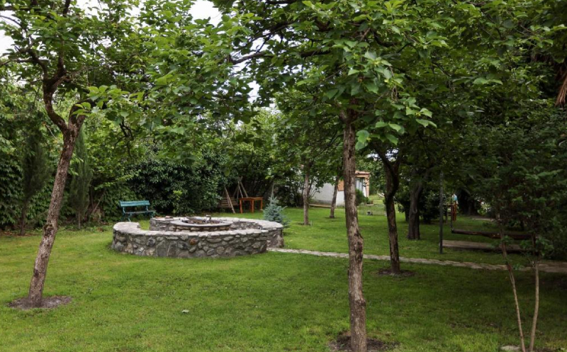 ყვარელში, ნომრები 2 სტუმარზე აივნით და ხედით