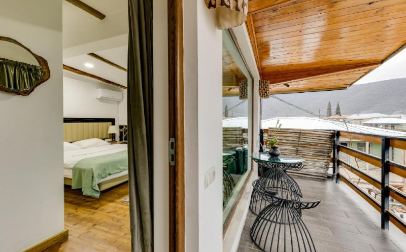 ყვარელში, ნომრები 2 სტუმარზე აივნით და ხედით