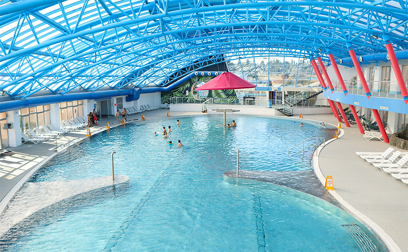 თბილისში, ზღვის უბანში, ჯინოს აკვაპარკთან ერთად, ნომერი 2 სტუმარზე ზღვის ან ტყის ხედებით