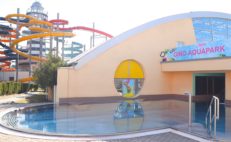 თბილისში, ზღვის უბანში, ჯინოს აკვაპარკთან ერთად, ნომერი 2 სტუმარზე ზღვის ან ტყის ხედებით