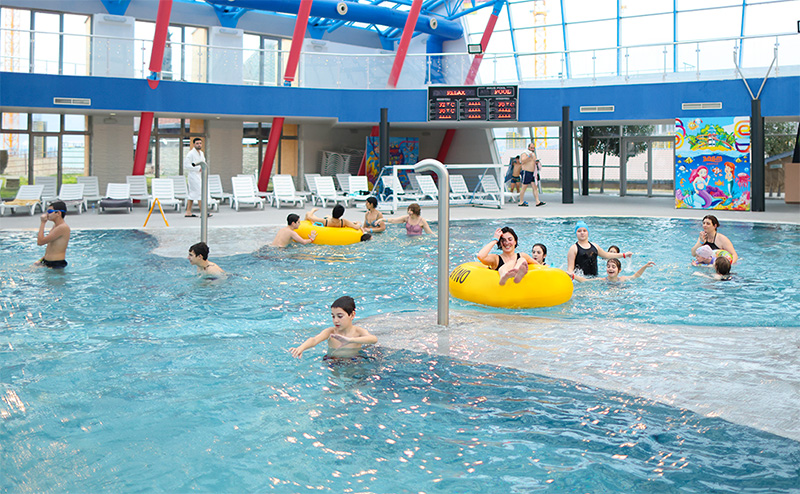 თბილისში, ზღვის უბანში, ჯინოს აკვაპარკთან ერთად, ნომერი 2 სტუმარზე ზღვის ან ტყის ხედებით