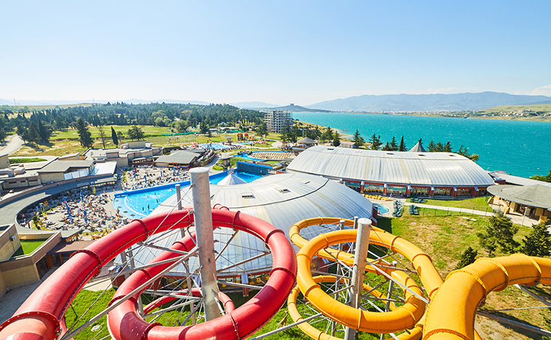 თბილისში, ზღვის უბანში, ჯინოს აკვაპარკთან ერთად, ნომერი 2 სტუმარზე ზღვის ან ტყის ხედებით