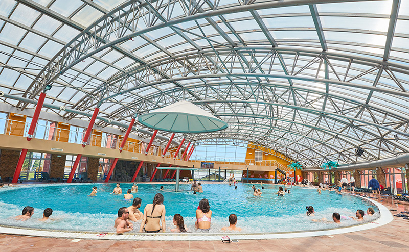 თბილისში, ზღვის უბანში, ჯინოს აკვაპარკთან ერთად, ნომერი 2 სტუმარზე ზღვის ან ტყის ხედებით