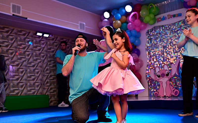 10, 15, 20, 25, და 30 ბავშვზე დაბადების დღის წვეულება და საჩუქრები