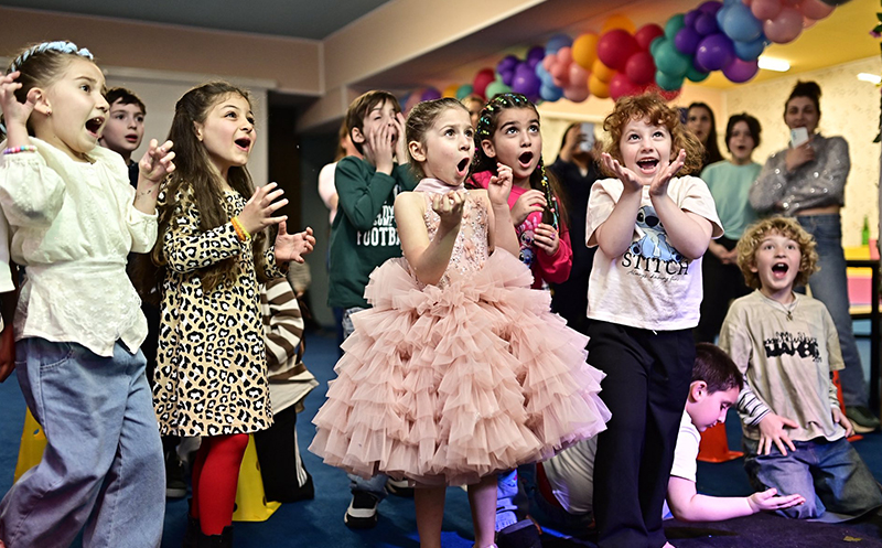 10, 15, 20, 25, და 30 ბავშვზე დაბადების დღის წვეულება და საჩუქრები