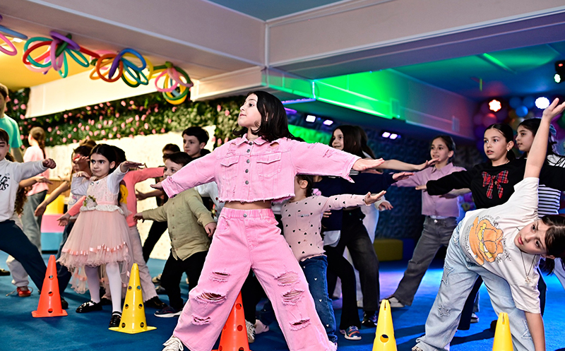 10, 15, 20, 25, და 30 ბავშვზე დაბადების დღის წვეულება და საჩუქრები