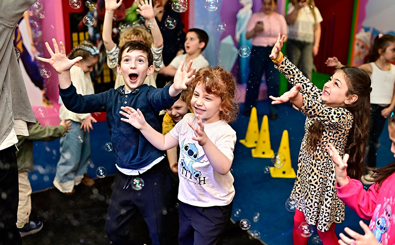 10, 15, 20, 25, და 30 ბავშვზე დაბადების დღის წვეულება და საჩუქრები