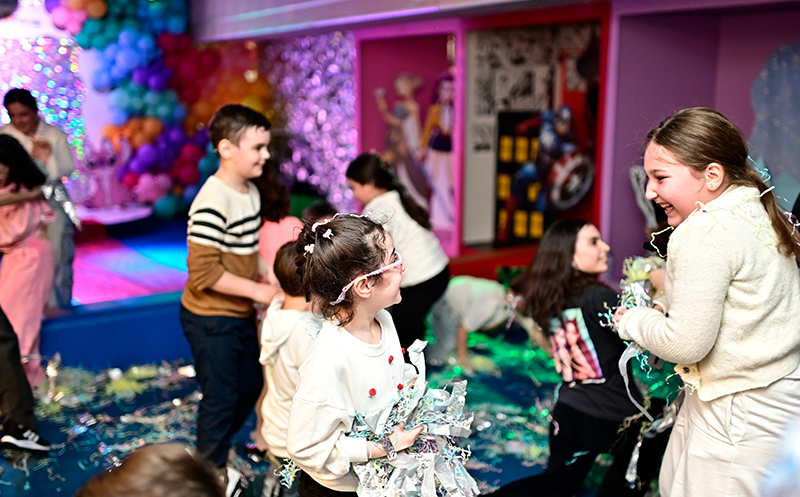 10, 15, 20, 25, და 30 ბავშვზე დაბადების დღის წვეულება და საჩუქრები