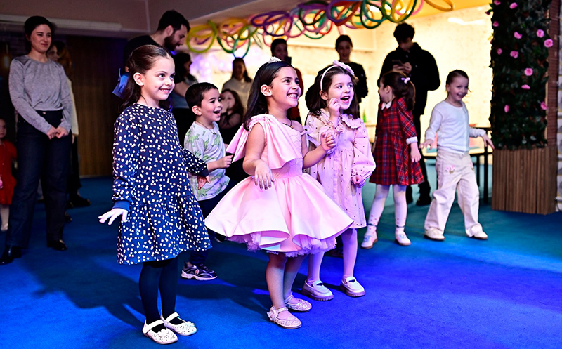 10, 15, 20, 25, და 30 ბავშვზე დაბადების დღის წვეულება და საჩუქრები