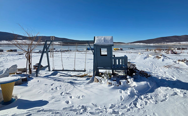 ბაზალეთზე 2, 3 ან 4 სტუმარზე ნომრები საუნით და აუზით