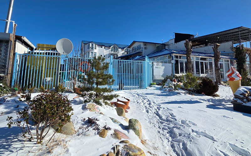 ბაზალეთზე 2, 3 ან 4 სტუმარზე ნომრები საუნით და აუზით