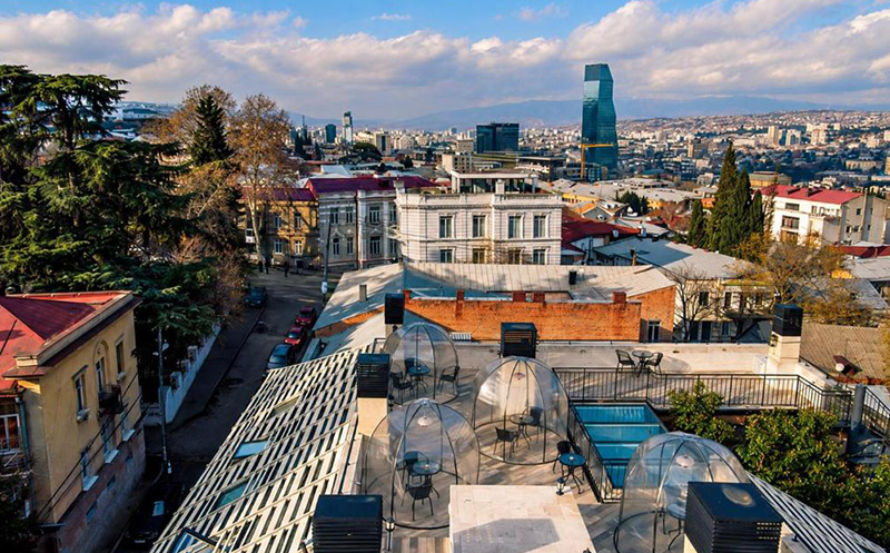 თბილისში, ნომრები 1 ან 2 სტუმარზე საუზმით