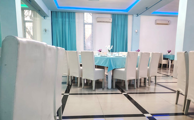 10-12 სტუმარზე ქართული ტრადიციული კერძები და ცოცხალი მუსიკა