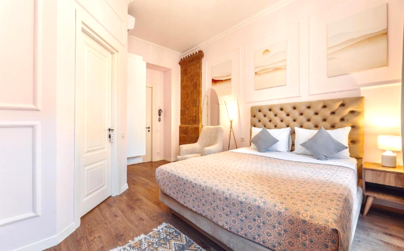 თბილისში, ნომერი 2 სტუმარზე საუზმით