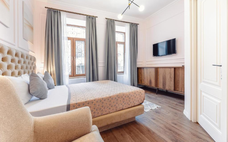 თბილისში, ნომერი 2 სტუმარზე საუზმით