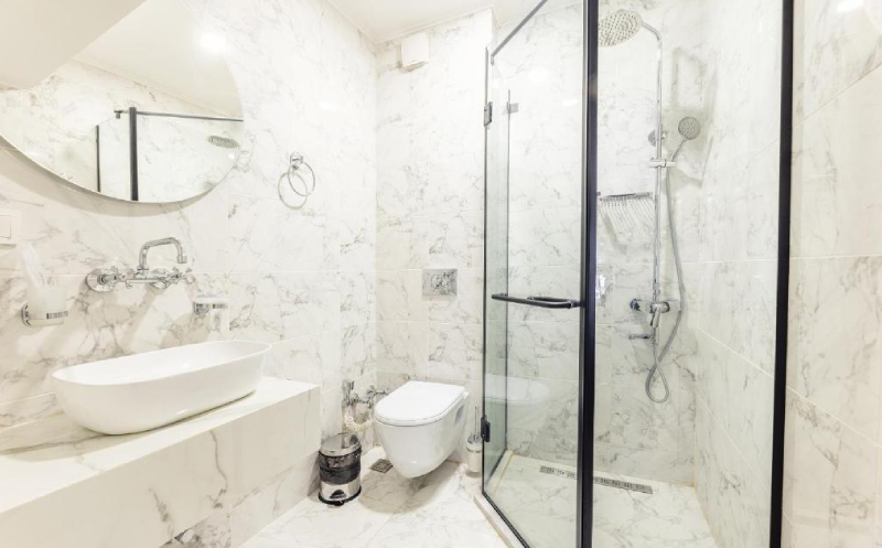 თბილისში, ნომერი 2 სტუმარზე საუზმით