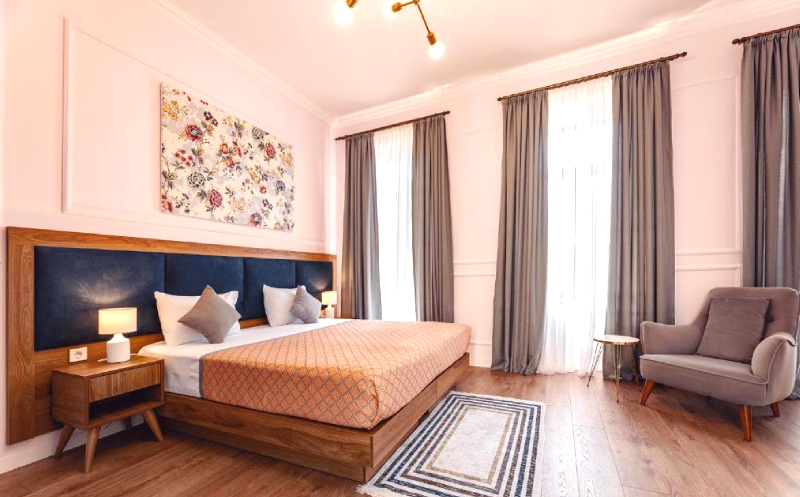 თბილისში, ნომერი 2 სტუმარზე საუზმით