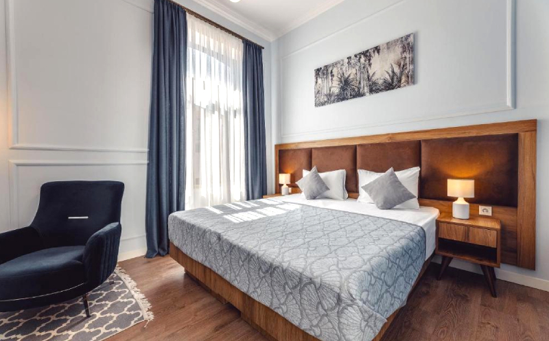 თბილისში, ნომერი 2 სტუმარზე საუზმით