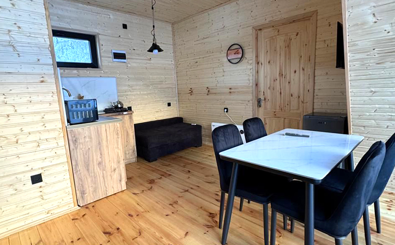 სვანეთში, კოტეჯი 2, 3 ან 4-5 სტუმარზე ბუხრით