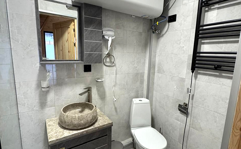 სვანეთში, კოტეჯი 2, 3 ან 4-5 სტუმარზე ბუხრით