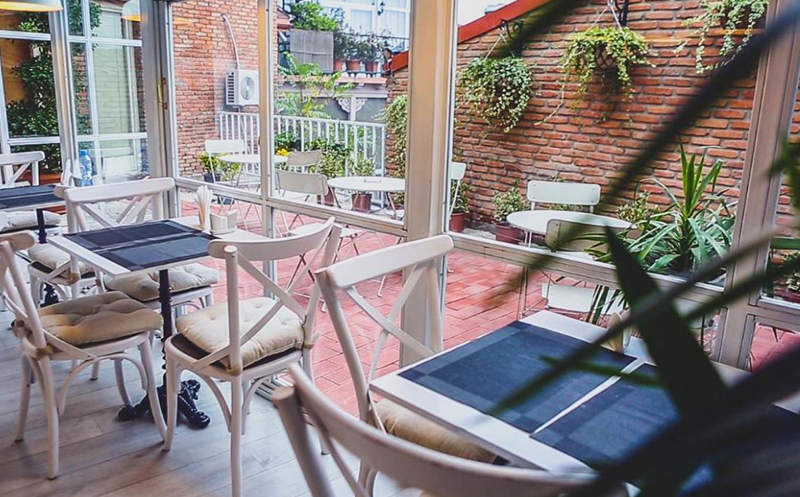 თბილისში, ნომერი 2 სტუმარზე საუზმით და ტერასით