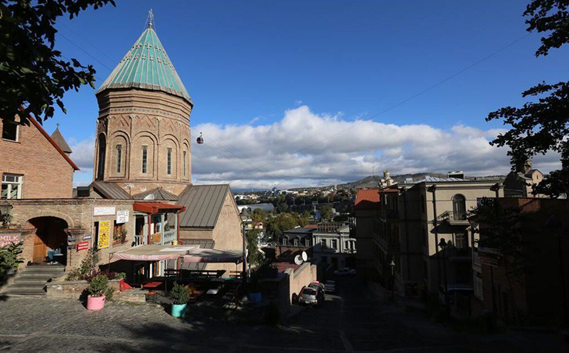 თბილისში, ნომერი 2 სტუმარზე საუზმით და ტერასით