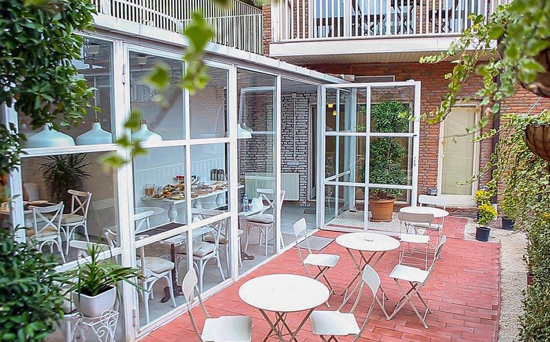 თბილისში, ნომერი 2 სტუმარზე საუზმით და ტერასით