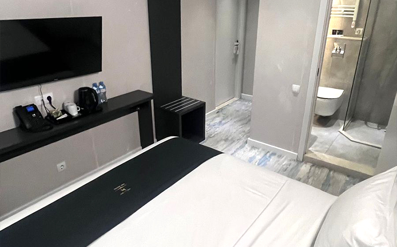 თბილისში, ნომრები 2-3 სტუმარზე საუზმით