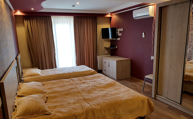 ბაკურიანთან ახლოს, კურორტ ტბაზე, ნომერი 2-3 სტუმარზე საუზმით