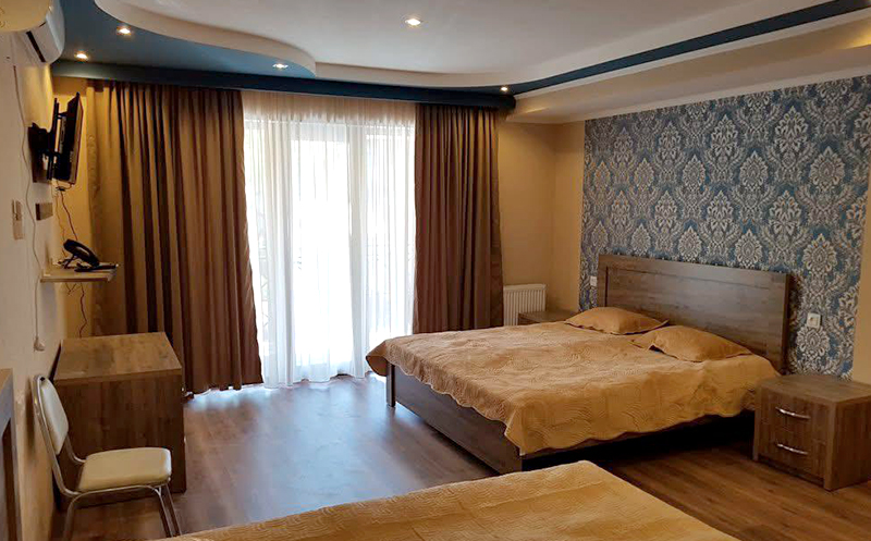 ბაკურიანთან ახლოს, კურორტ ტბაზე, ნომერი 2-3 სტუმარზე საუზმით