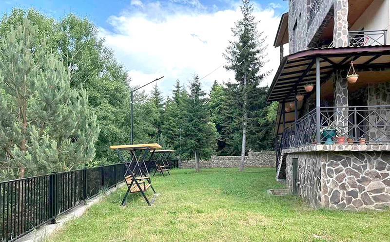 ბაკურიანთან ახლოს, კურორტ ტბაზე, ნომერი 2-3 სტუმარზე საუზმით