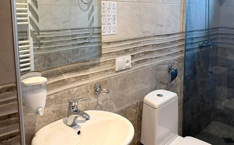 ბაკურიანთან ახლოს, კურორტ ტბაზე, ნომერი 2-3 სტუმარზე საუზმით