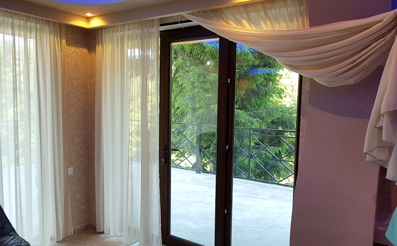 ბაკურიანთან ახლოს, კურორტ ტბაზე, ნომერი 2-3 სტუმარზე საუზმით