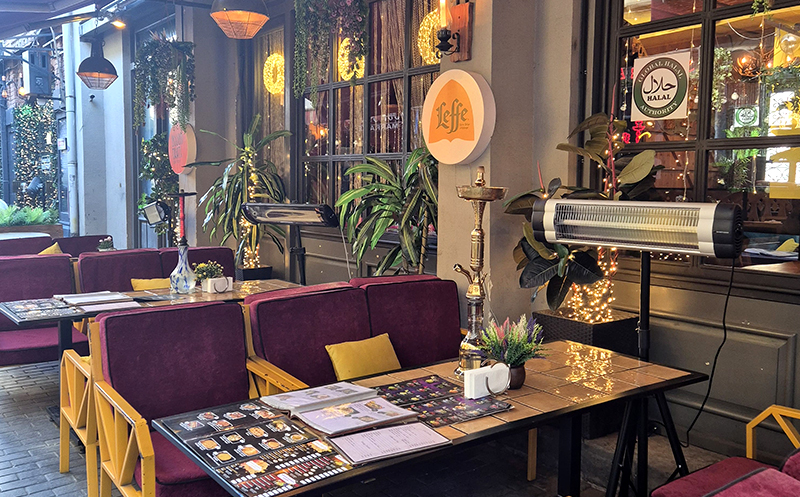 10-12 სტუმარზე, კერძები, ღვინო და ცოცხალი მუსიკა