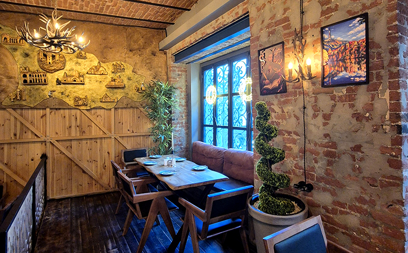 10-12 სტუმარზე, კერძები, ღვინო და ცოცხალი მუსიკა