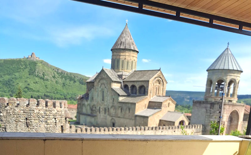 ნომრები 2 და 3 სტუმარზე ტერასით და ლამაზი ხედებით მცხეთაში