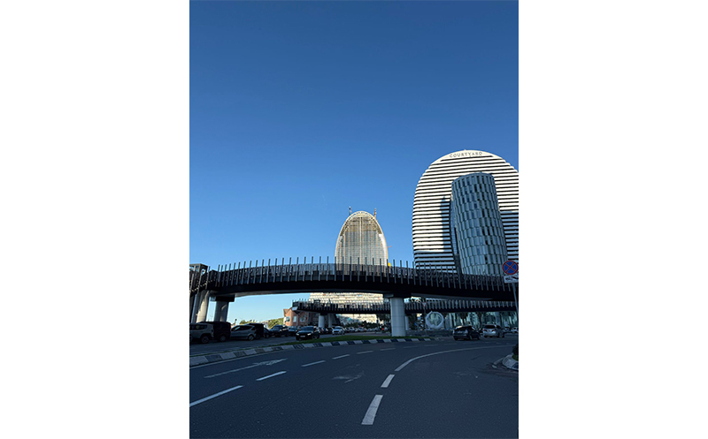Orbi City-ს აპარტამენტი 2 +1 სტუმარზე ბათუმში