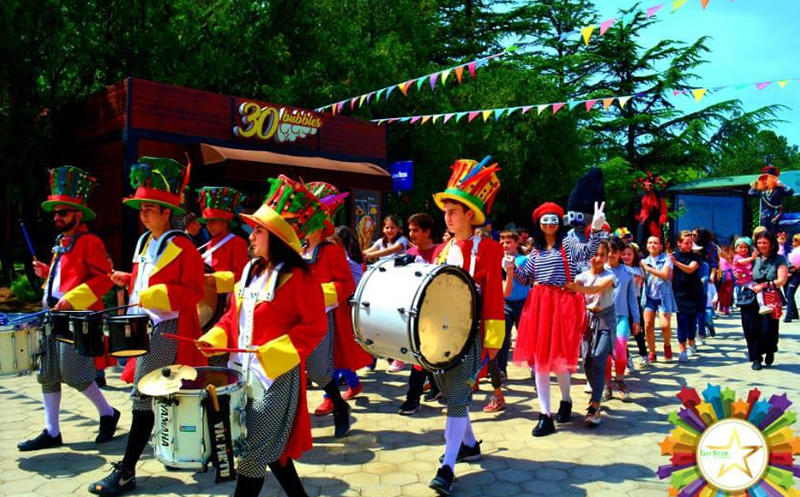 გამოძახებით სანტა, ელფი და ორი მხიარული ანიმატორი