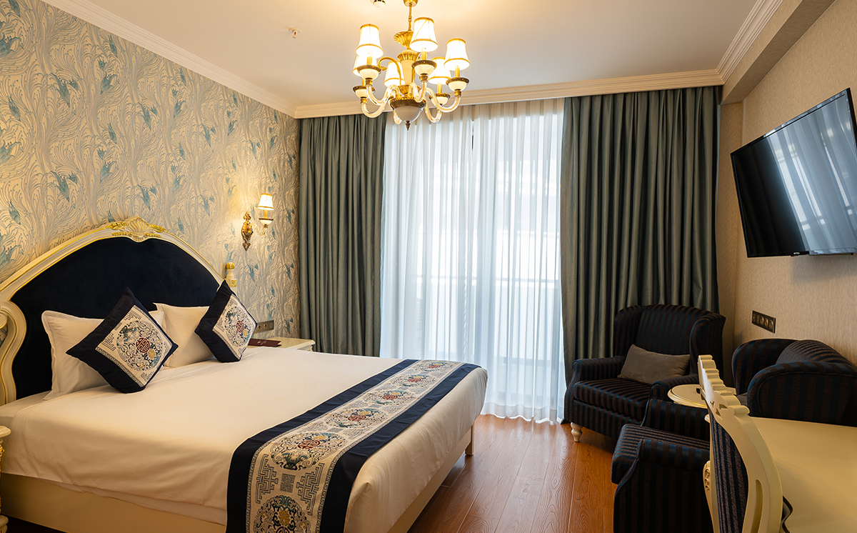 ნომერი 2 სტუმარზე საუზმით / საუზმის გარეშე, დაუხურული აუზით, ფიტნესით, თბილისში